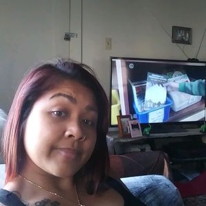 Meet your Posher, Lora